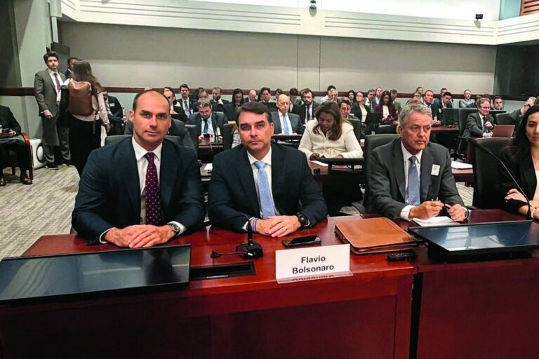 Genial/Quaest: maioria dos brasileiros culpa Flávio Bolsonaro pelo tarifaço dos EUA genial/quaest:-maioria-dos-brasileiros-culpa-flavio-bolsonaro-pelo-tarifaco-dos-eua