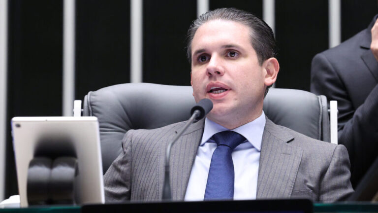 motta-defende-que-brasil-use-lei-da-reciprocidade-contra-tarifaco-dos-eua