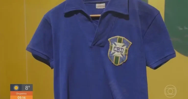 Camisa de Pelé da final da Copa de 1958 é vendida por R$ 25 milhões em leilão camisa-de-pele-da-final-da-copa-de-1958-e-vendida-por-r$-25-milhoes-em-leilao