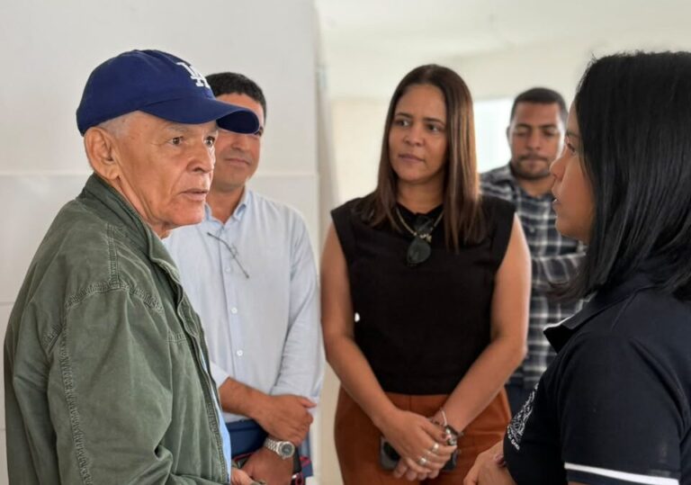 prefeito-marcos-medrado-e-equipe-da-sesab-acompanham-fase-final-das-obras-da-upa-de-valenca