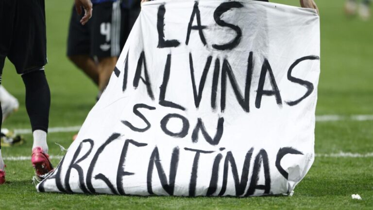 Governo Trump defende argentinos após faixa sobre as Malvinas em jogo da Copa governo-trump-defende-argentinos-apos-faixa-sobre-as-malvinas-em-jogo-da-copa