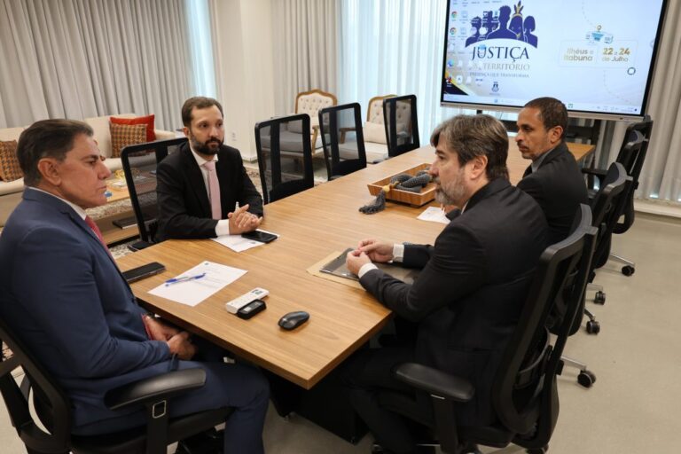 20/07/2026 Presidente do TJBA se reúne com representantes da Advocacia-Geral da União 20/07/2026-presidente-do-tjba-se-reune-com-representantes-da-advocacia-geral-da-uniao