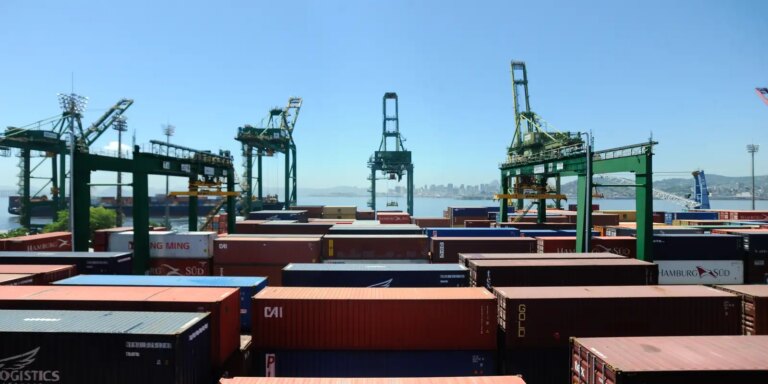Tarifaço deve ter efeito limitado na balança comercial brasileira tarifaco-deve-ter-efeito-limitado-na-balanca-comercial-brasileira