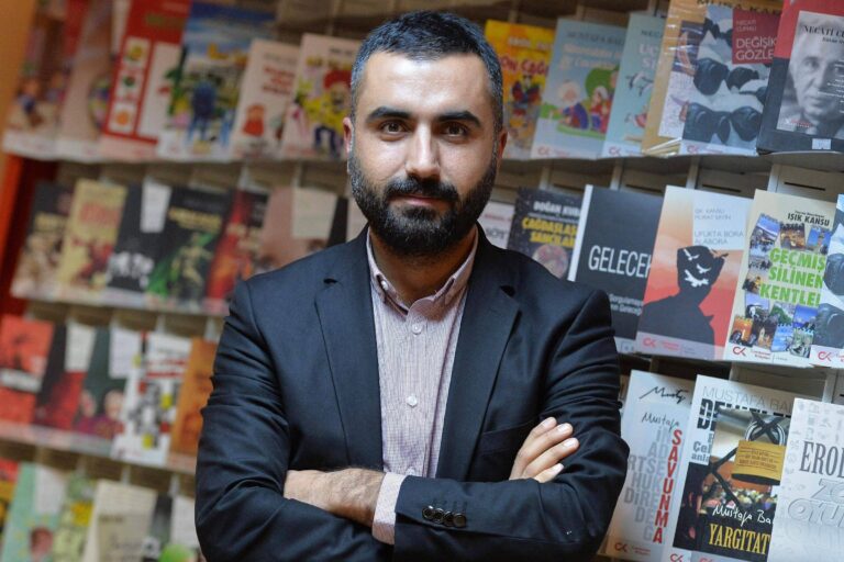 Correspondente da Deutsche Welle na Turquia volta a ser preso correspondente-da-deutsche-welle-na-turquia-volta-a-ser-preso
