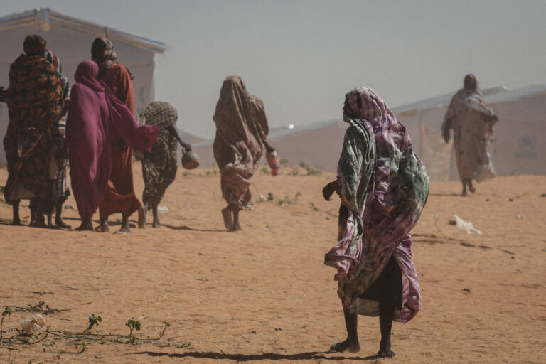 Mulheres no Sudão enfrentam drones de dia e abusos sexuais à noite para buscar água, diz ONU mulheres-no-sudao-enfrentam-drones-de-dia-e-abusos-sexuais-a-noite-para-buscar-agua,-diz-onu