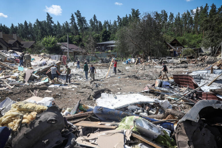 Ataque a colônia de férias em região da Ucrânia ocupada pela Rússia mata 11 pessoas ataque-a-colonia-de-ferias-em-regiao-da-ucrania-ocupada-pela-russia-mata-11-pessoas