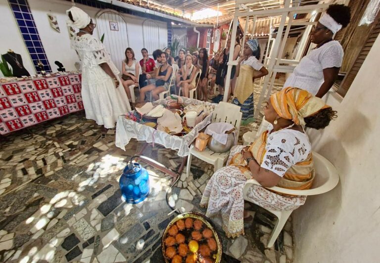 estudantes-franceses-vivem-a-experiencia-da-culinaria-de-terreiro-em-salvador