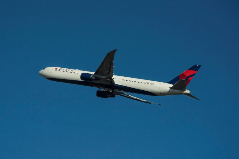 dois-avioes-da-delta-entram-em-rota-de-colisao-em-atlanta-apos-erro-do-controle-de-trafego-aereo
