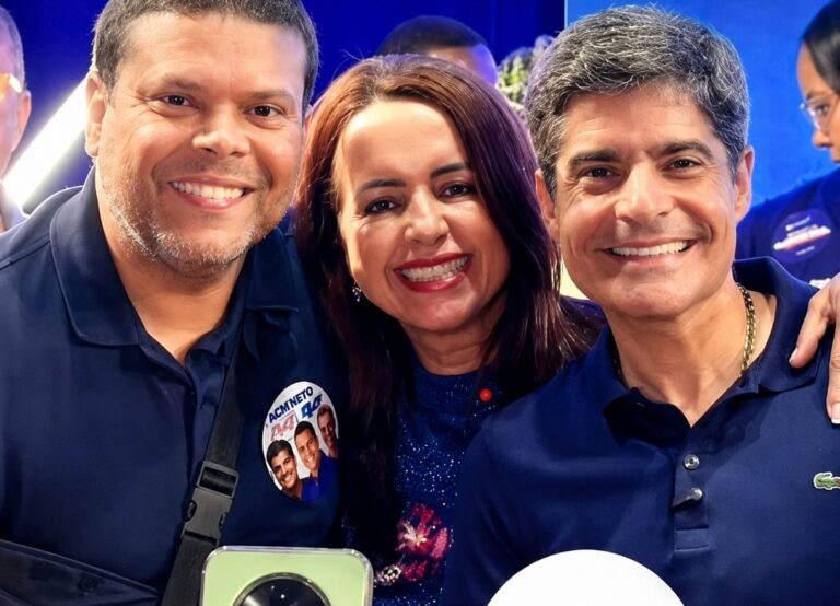 jucelia-reune-cerca-de-3-mil-pessoas-e-recebe-acm-neto-em-valenca