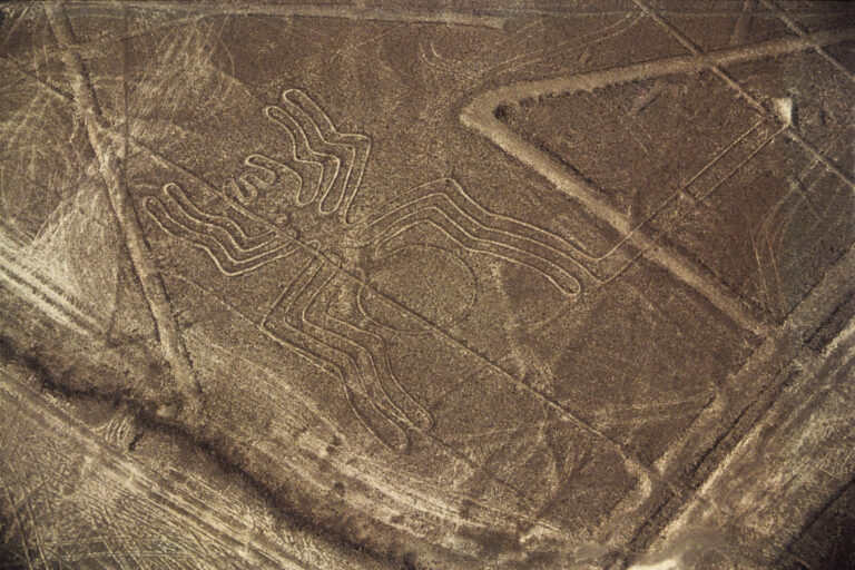 Queda de avião mata 13 pessoas que visitavam Linhas de Nazca no Peru queda-de-aviao-mata-13-pessoas-que-visitavam-linhas-de-nazca-no-peru