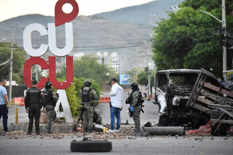 explosao-de-caminhao-bomba-fere-11-na-colombia-a-6-dias-da-posse-de-espriella