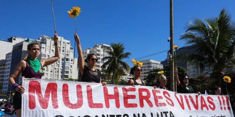 Mulheres vão às ruas pela votação do PL da Misoginia mulheres-vao-as-ruas-pela-votacao-do-pl-da-misoginia