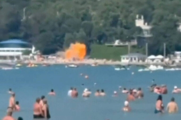 ataque-da-ucrania-mata-7-e-fere-40-em-praia-na-russia;-veja-video