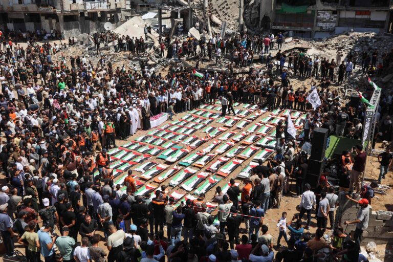 palestinos-fazem-funeral-de-112-pessoas-da-mesma-familia-mortas-por-ataques-de-israel-em-2023