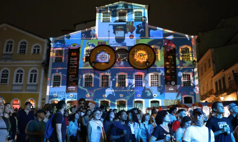 flipelo-comeca-em-salvador-com-musica,-poesia-e-grande-participacao