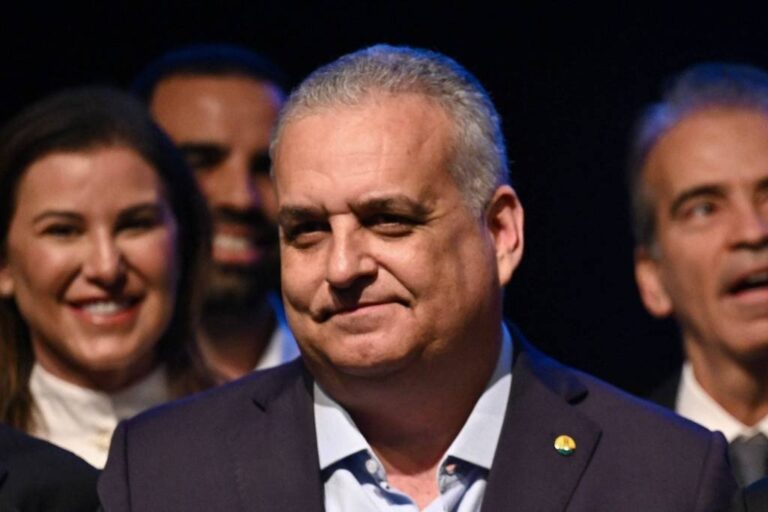 mal-anunciado-e-ja-na-defensiva:-vice-de-flavio-corre-para-pedir-exame-de-dna