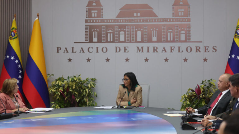 Chavismo e oposição dão primeiros passos para transição política na Venezuela chavismo-e-oposicao-dao-primeiros-passos-para-transicao-politica-na-venezuela