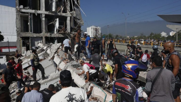 terremoto-deixa-mortos,-afeta-aeroportos-e-provoca-desabamento-de-predios-na-colombia