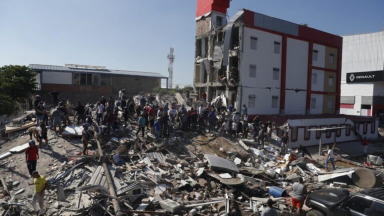 Terremoto na Colômbia: veja imagens do desastre que deixou dezenas de mortos terremoto-na-colombia:-veja-imagens-do-desastre-que-deixou-dezenas-de-mortos