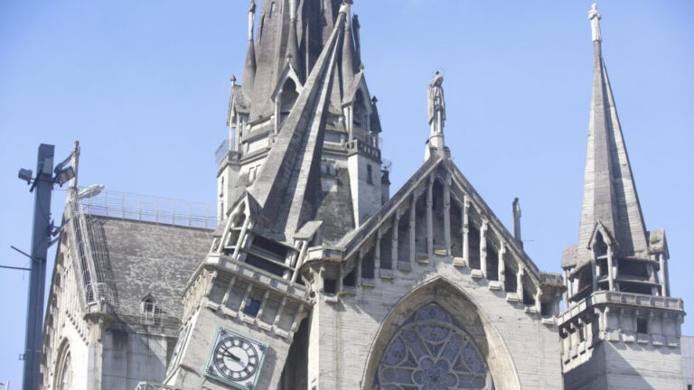 Terremoto derruba torre de catedral histórica na Colômbia terremoto-derruba-torre-de-catedral-historica-na-colombia