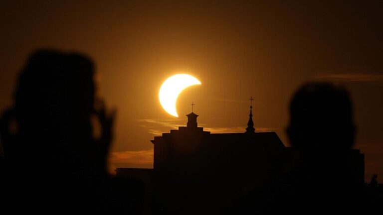 Eclipse solar total: veja imagens surpreendentes do fenômeno eclipse-solar-total:-veja-imagens-surpreendentes-do-fenomeno