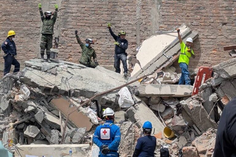 Silêncio e comoção marcam busca por sobreviventes após terremoto na Colômbia silencio-e-comocao-marcam-busca-por-sobreviventes-apos-terremoto-na-colombia