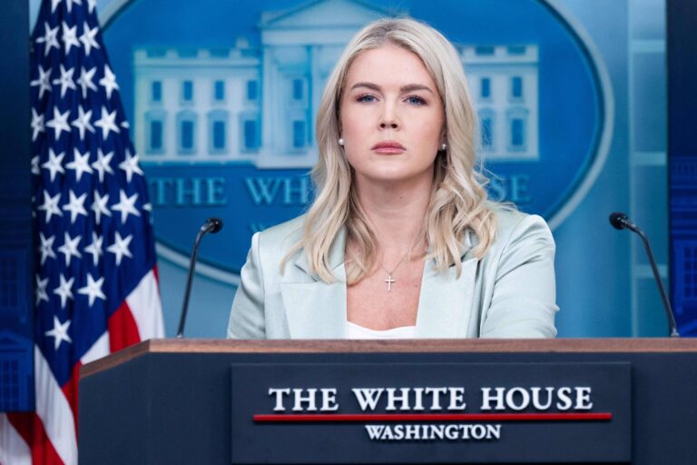 trump-anuncia-saida-de-karoline-leavitt-do-cargo-de-porta-voz-da-casa-branca