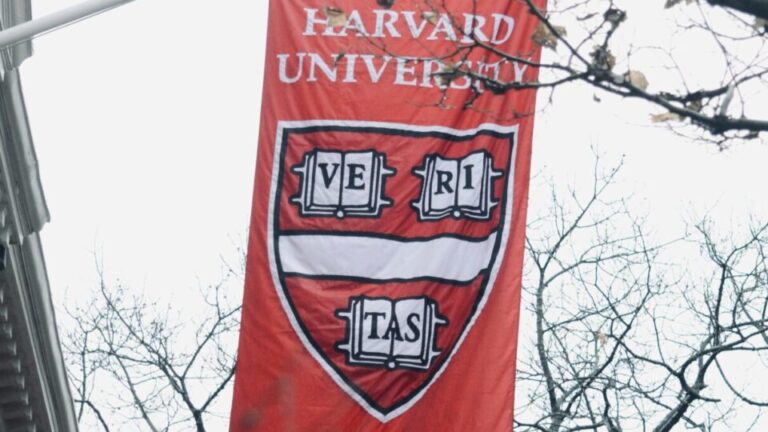 trump-sofre-reves-judicial-em-processo-contra-harvard-por-antissemitismo