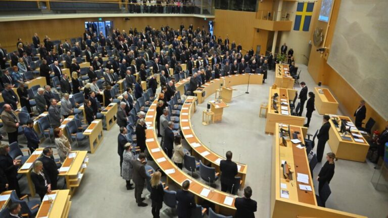 ameacada-por-gangues,-suecia-reduz-maioridade-penal-para-14-anos