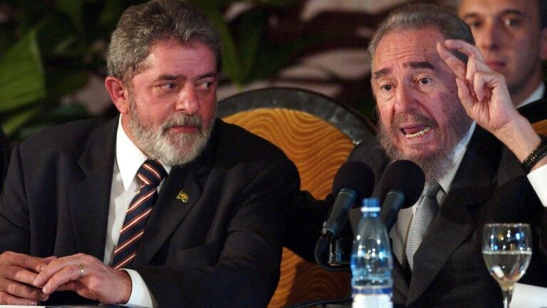 em-homenagem-aos-100-anos-do-ditador,-lindbergh-posta-foto-de-fidel-com-lula