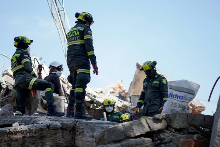 apos-terremoto,-colombia-so-aceitou-socorristas-de-paises-governados-pela-direita