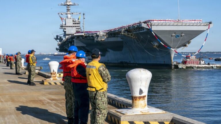 Trump ordena que novos porta-aviões dos EUA voltem a usar catapultas a vapor trump-ordena-que-novos-porta-avioes-dos-eua-voltem-a-usar-catapultas-a-vapor