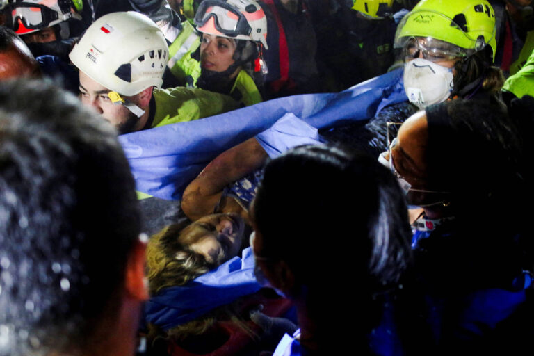 morre-mulher-que-ficou-37-horas-presa-em-escombros-apos-terremoto-na-colombia