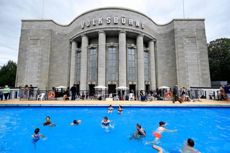 piscina-publica-em-berlim-vira-palco-para-extrema-direita-e-discussao-sobre-racismo-na-alemanha