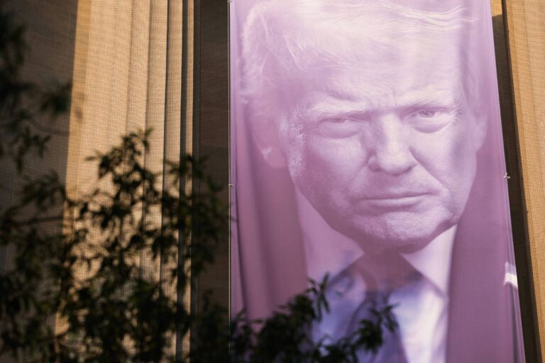 taxa-de-aprovacao-de-trump-cai-para-33%,-menor-nivel-de-seu-mandato