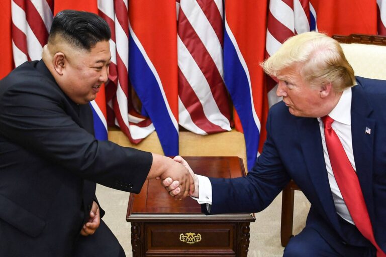 trump-apela-a-kim-e-arrisca-ver-coreia-do-sul-nuclear