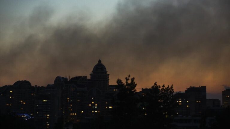 ataque-russo-a-shopping-na-ucrania-deixa-mortos-e-criancas-feridas