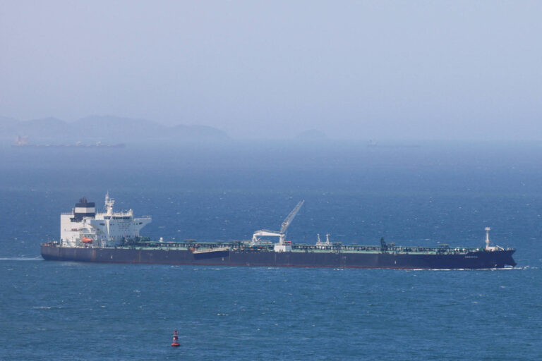 impasse-em-hormuz-eleva-petroleo-e-espalha-risco-inflacionario