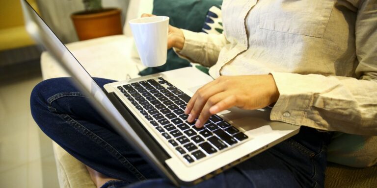 sete-em-cada-dez-brasileiros-temem-comprar-remedios-pela-internet