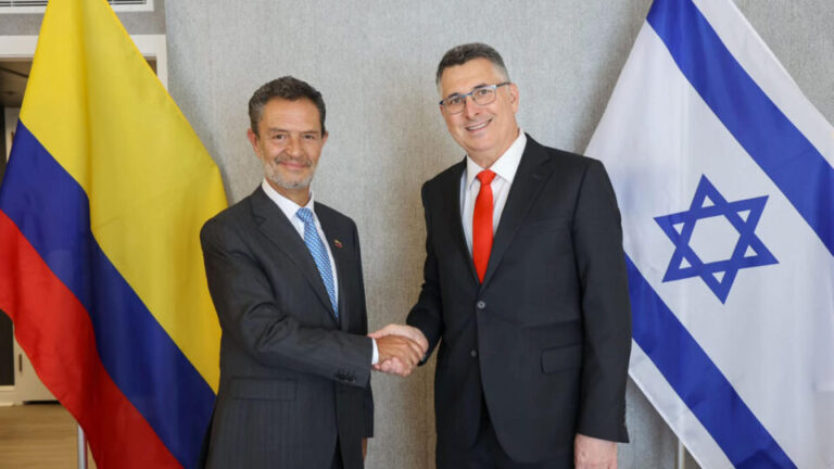novo-presidente-da-colombia-reverte-decisao-de-petro-e-retoma-exportacoes-de-carvao-para-israel