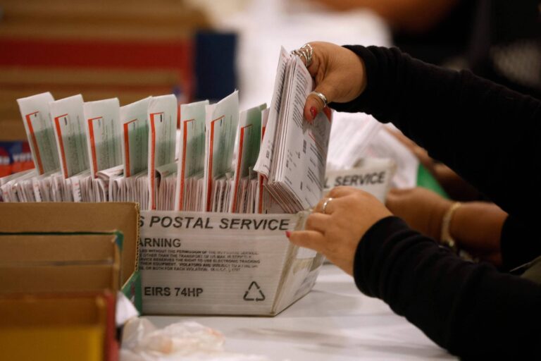 servico-postal-dos-eua-atende-pedido-de-trump-e-publica-plano-para-restringir-voto-pelo-correio