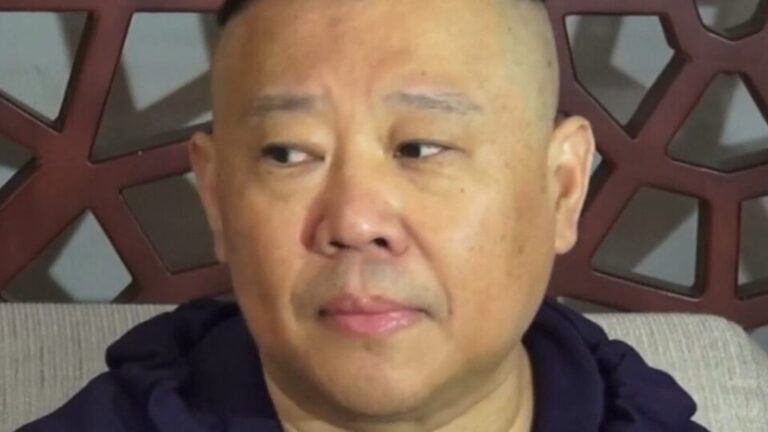 china-persegue-comediante-por-trocar-um-verso-de-cancao-comunista