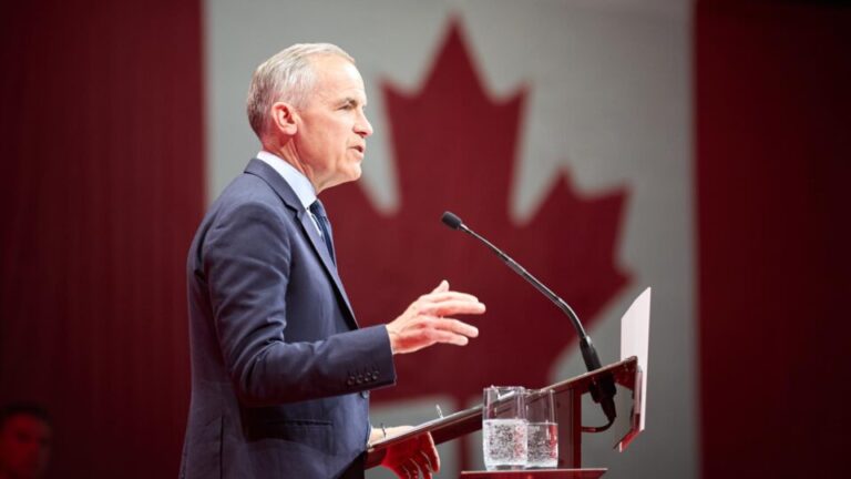 canada-anuncia-retaliacao-a-tarifaco-e-abre-nova-guerra-comercial-com-os-eua
