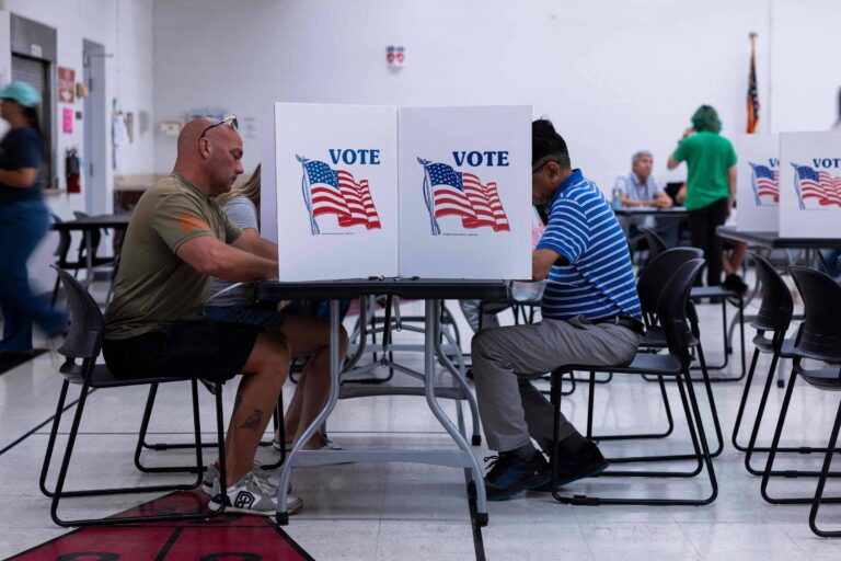 suprema-corte-permite-a-governo-trump-restringir-voto-por-correio