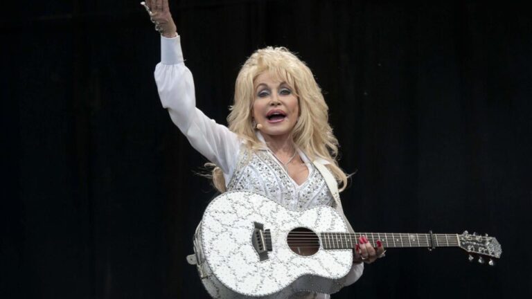 morre-aos-80-anos-dolly-parton,-uma-das-maiores-estrelas-da-musica-country
