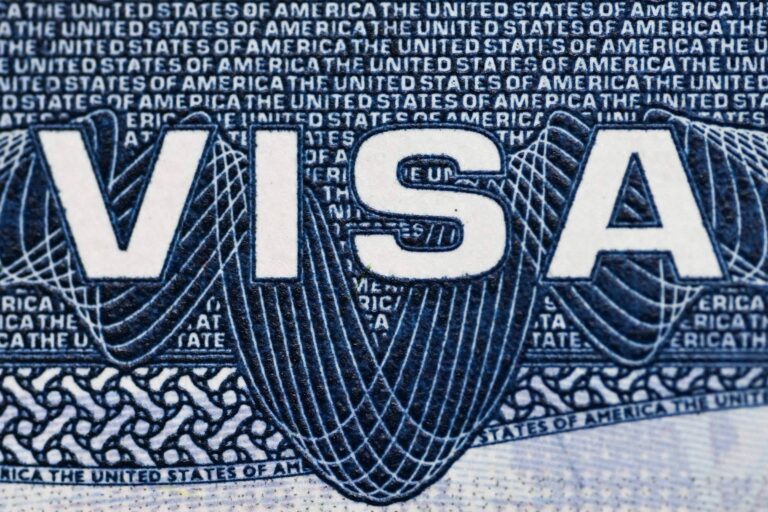 trump-propoe-cobrar-taxa-de-us$-103-mil-para-visto-de-trabalhadores-qualificados