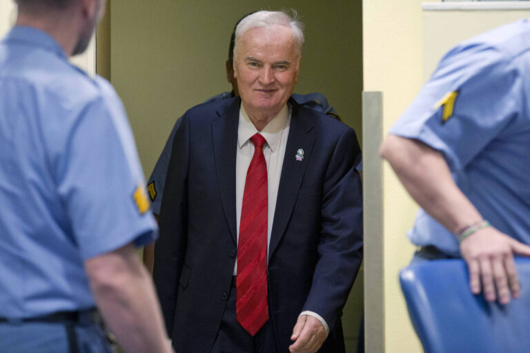 morre-sob-custodia-em-haia-ratko-mladic,-o-‘acougueiro-da-bosnia’-condenado-por-genocidio