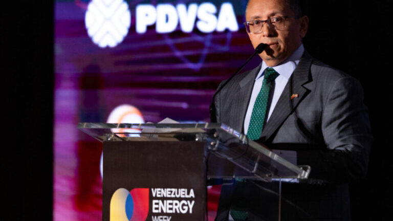 eua-negociam-controle-sobre-mais-de-12-campos-de-petroleo-da-venezuela