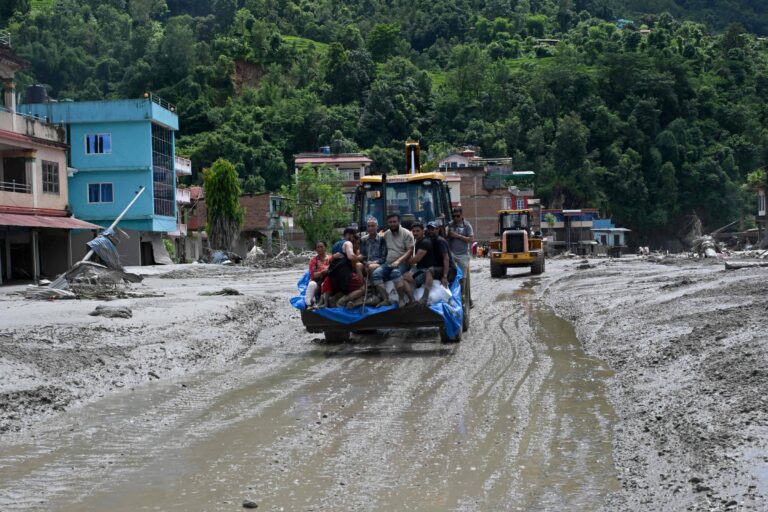 os-mapas-e-graficos-que-mostram-a-magnitude-da-destruicao-de-avalanche-no-nepal-e-tibete