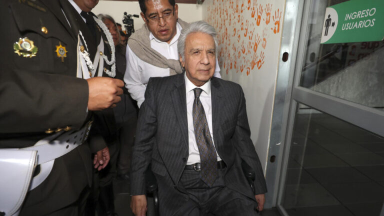 ex-presidente-do-equador-lenin-moreno-e-condenado-a-cinco-anos-de-prisao-por-corrupcao